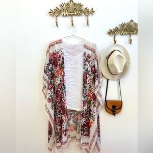 K•K Floral splash duster L to Xl in VGUC. 100% polyester.